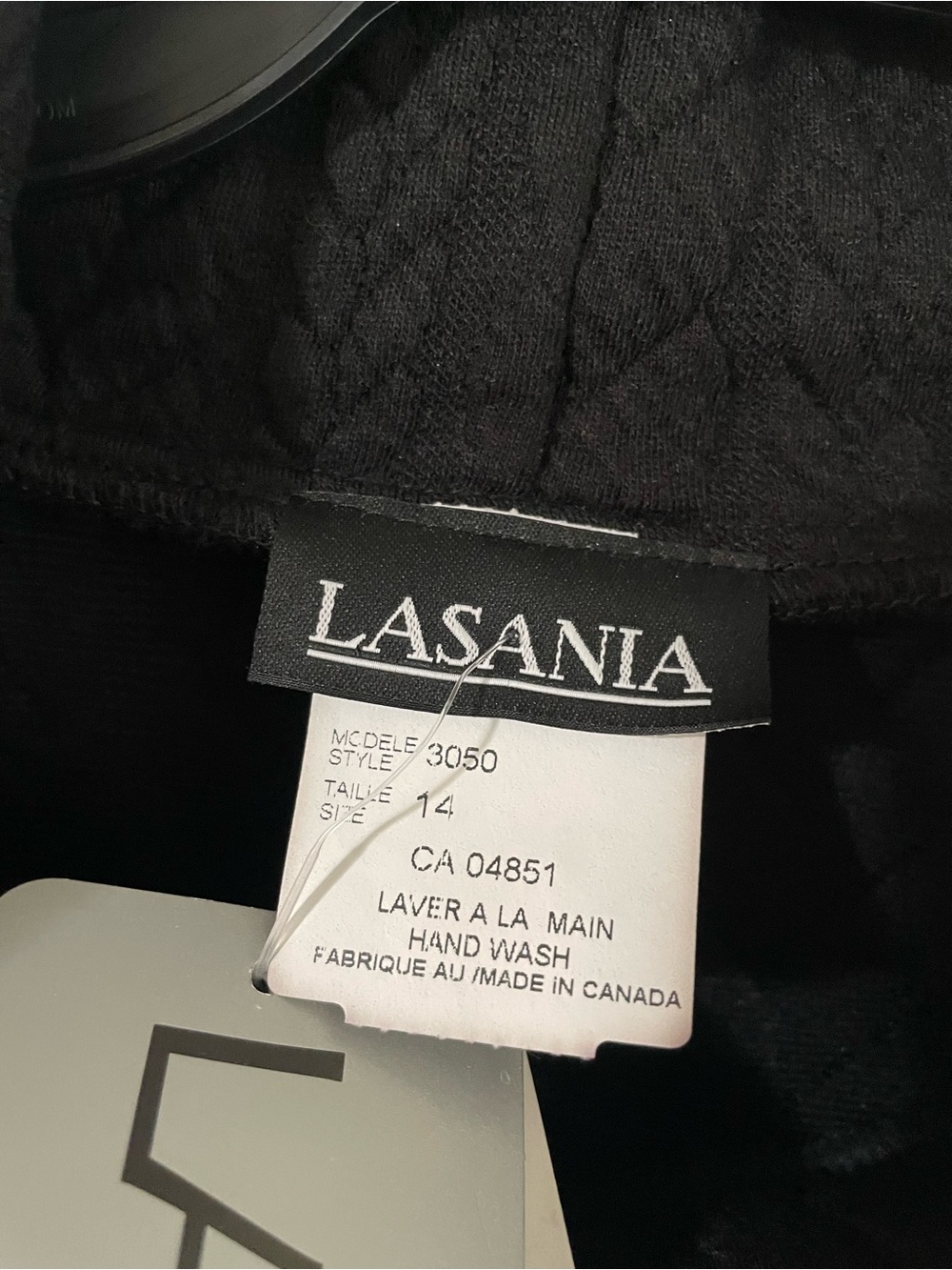 🌸 NEW Lasania Made in Canada Black Pullover Top Size 14 - Picture 2 of 5